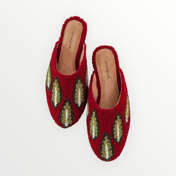 Printfresh Tufted Slippers In Red With Green Trees Size 7 - Picture 1 of 9